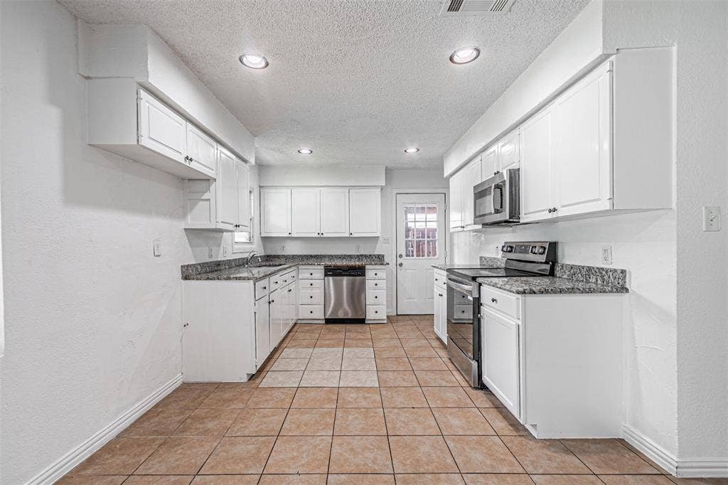 2510 Bluffton Drive, Dallas, TX 75228 2510 Bluffton Drive, Dallas, TX 75228