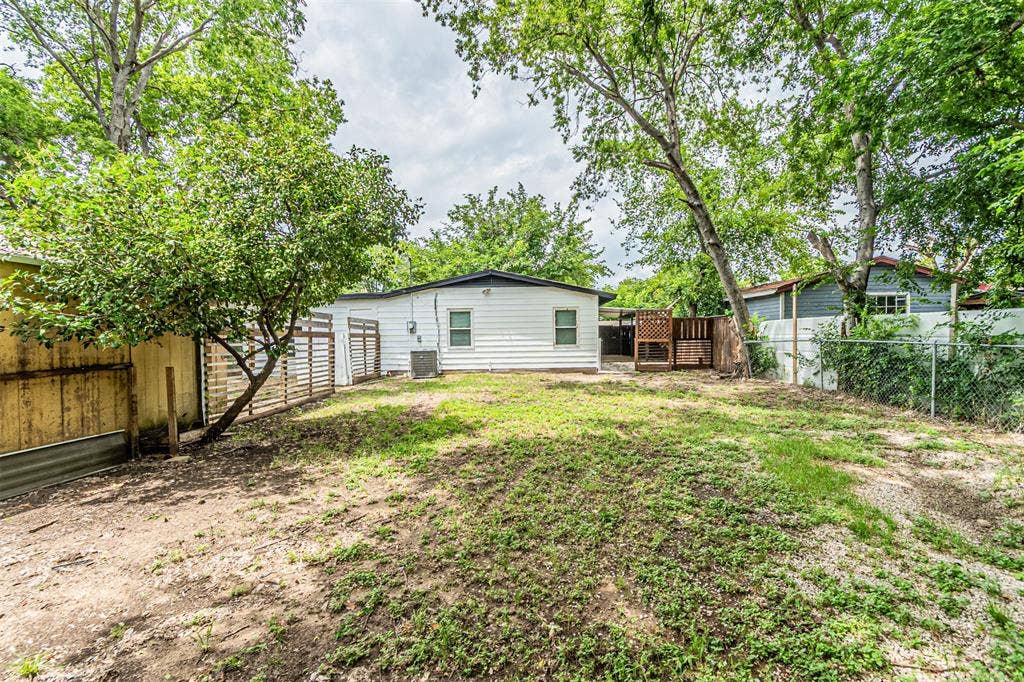 2510 Bluffton Drive, Dallas, TX 75228 2510 Bluffton Drive, Dallas, TX 75228