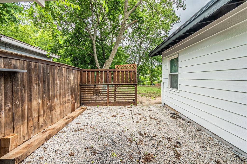 2510 Bluffton Drive, Dallas, TX 75228 2510 Bluffton Drive, Dallas, TX 75228