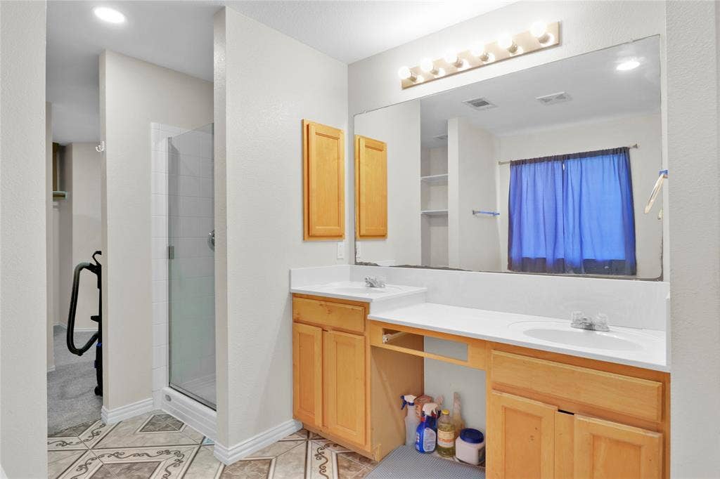 5753 Lionfish Way, Fort Worth, TX 76131 Master bath with separate shower and dual sinks.