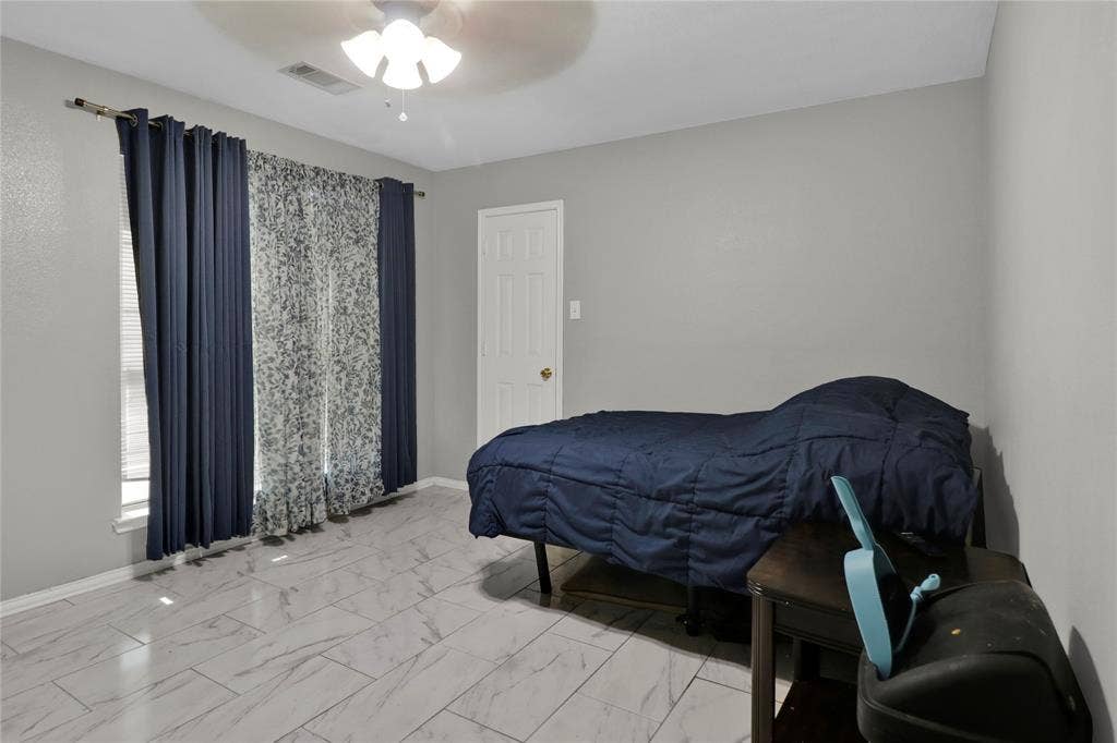 5753 Lionfish Way, Fort Worth, TX 76131 Secondary bedroom