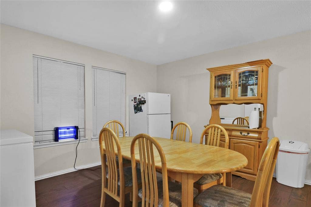 5753 Lionfish Way, Fort Worth, TX 76131 Breakfast area.