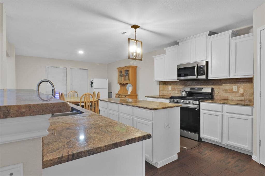 5753 Lionfish Way, Fort Worth, TX 76131 Another view of the kitchen and breakfast area.
