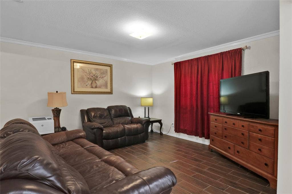 5753 Lionfish Way, Fort Worth, TX 76131 Formal living area downstairs.