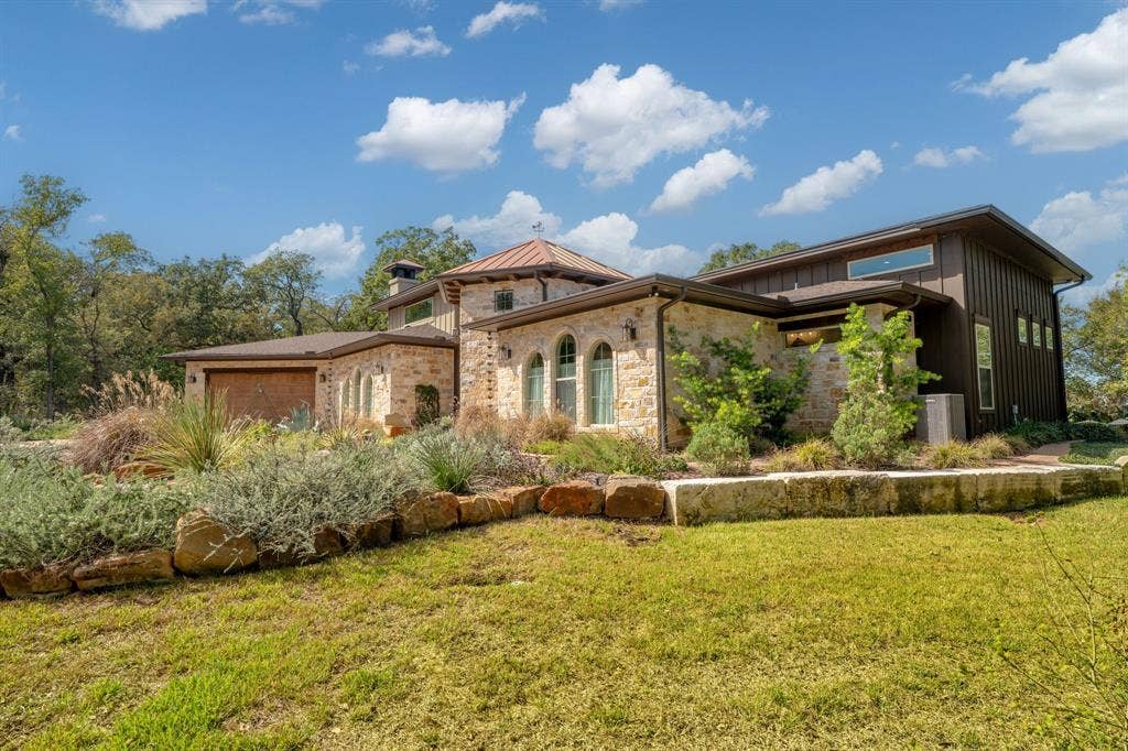505 Shady Branch Court, Riesel, TX 76682 Side view of home at 505 Shady Branch Court