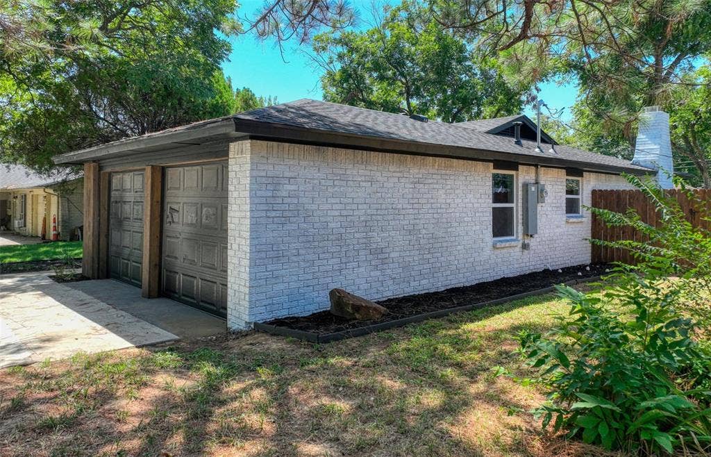 729 Oakwood Avenue, Hurst, TX 76053 729 Oakwood Avenue, Hurst, TX 76053