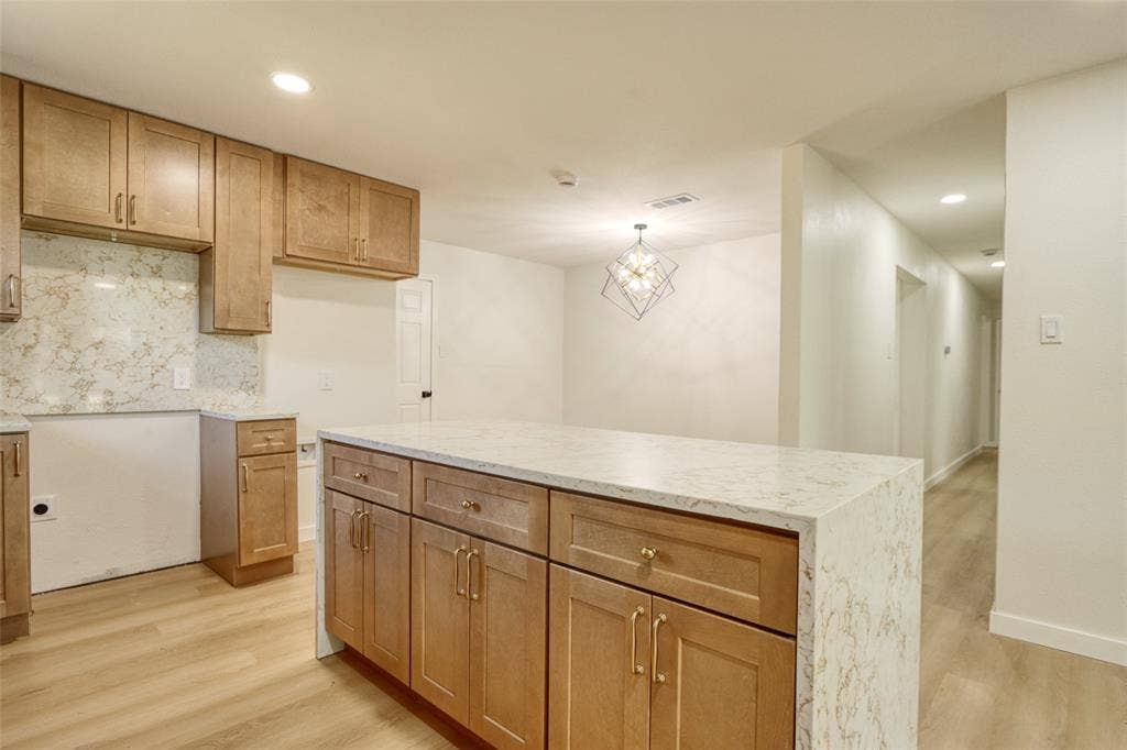729 Oakwood Avenue, Hurst, TX 76053 729 Oakwood Avenue, Hurst, TX 76053