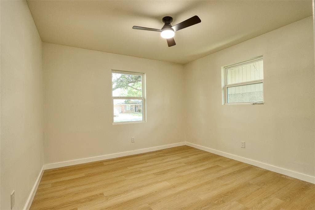 729 Oakwood Avenue, Hurst, TX 76053 729 Oakwood Avenue, Hurst, TX 76053