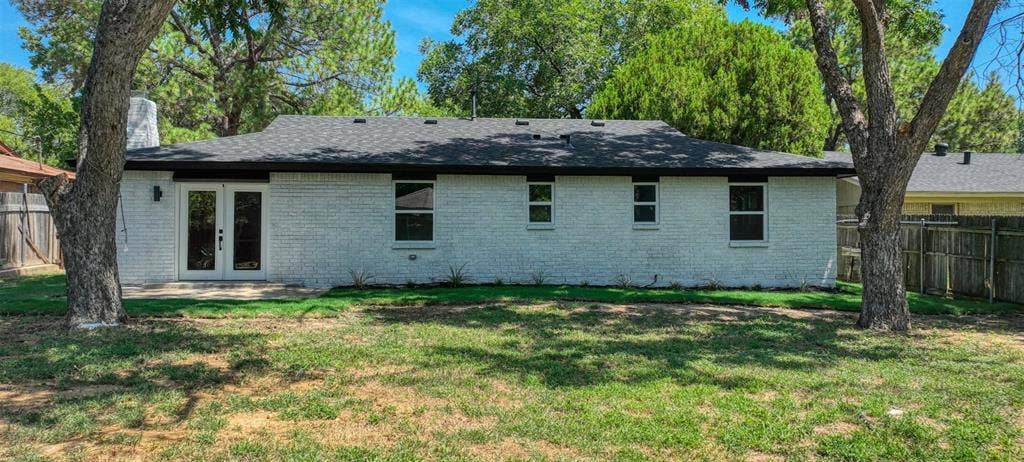 729 Oakwood Avenue, Hurst, TX 76053 729 Oakwood Avenue, Hurst, TX 76053