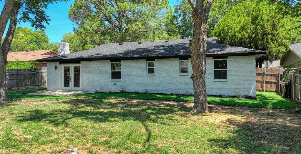 729 Oakwood Avenue, Hurst, TX 76053 729 Oakwood Avenue, Hurst, TX 76053