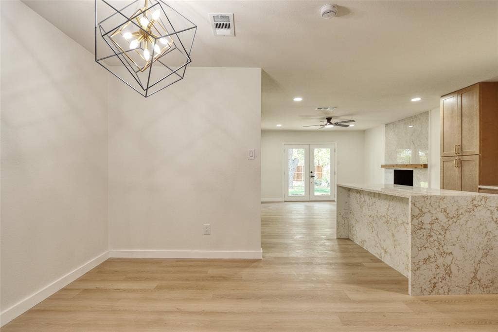 729 Oakwood Avenue, Hurst, TX 76053 729 Oakwood Avenue, Hurst, TX 76053