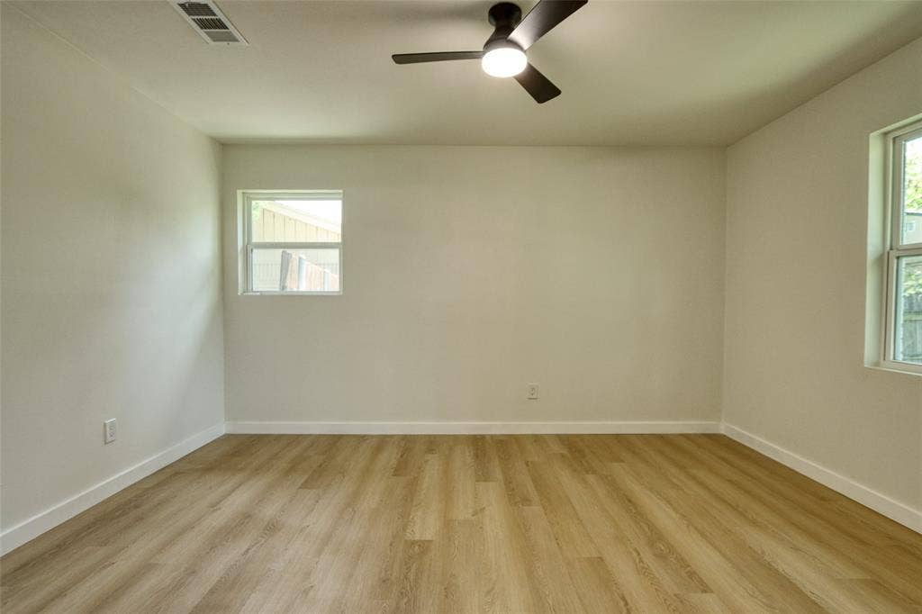 729 Oakwood Avenue, Hurst, TX 76053 729 Oakwood Avenue, Hurst, TX 76053