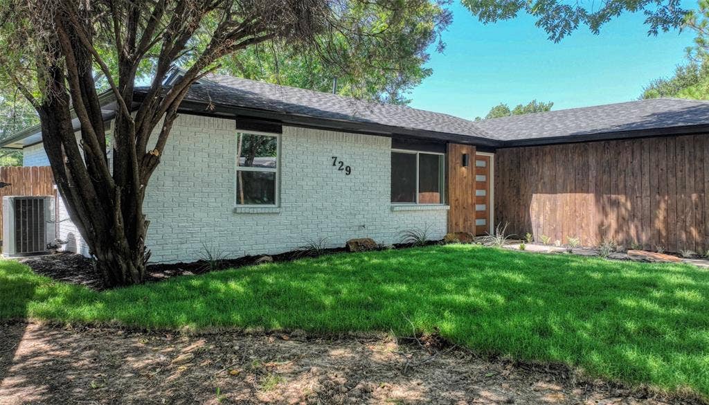 729 Oakwood Avenue, Hurst, TX 76053 729 Oakwood Avenue, Hurst, TX 76053