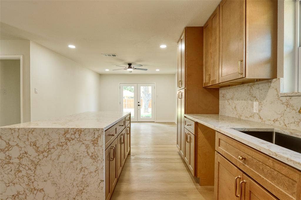 729 Oakwood Avenue, Hurst, TX 76053 729 Oakwood Avenue, Hurst, TX 76053