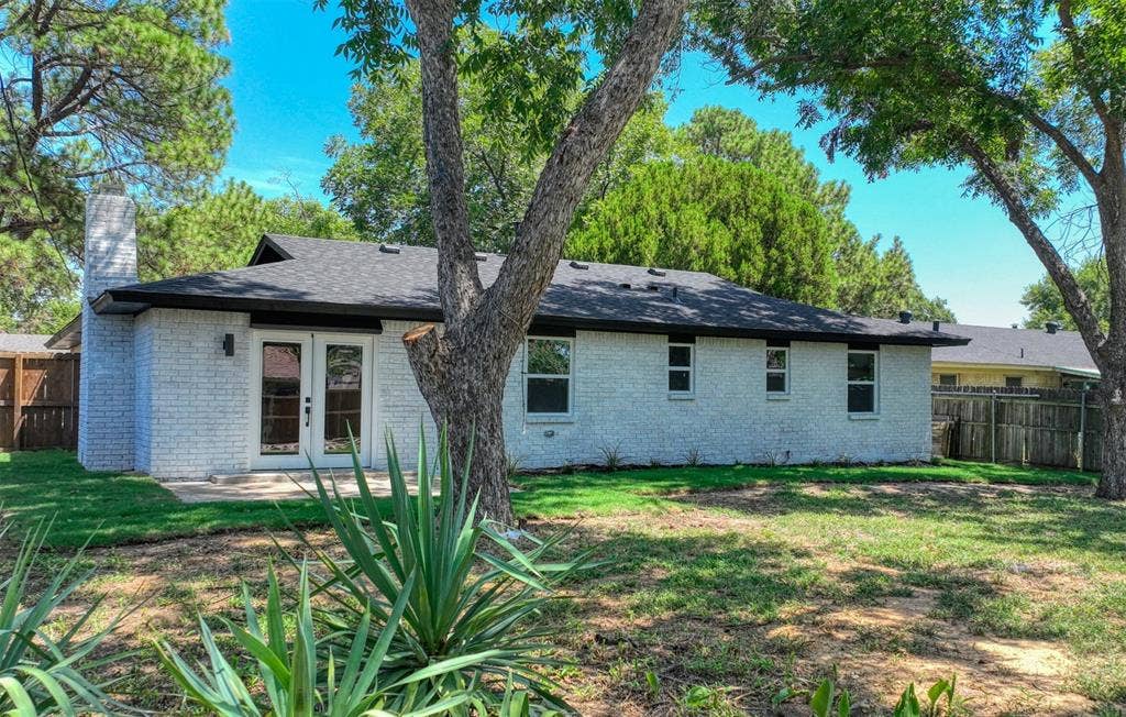 729 Oakwood Avenue, Hurst, TX 76053 729 Oakwood Avenue, Hurst, TX 76053