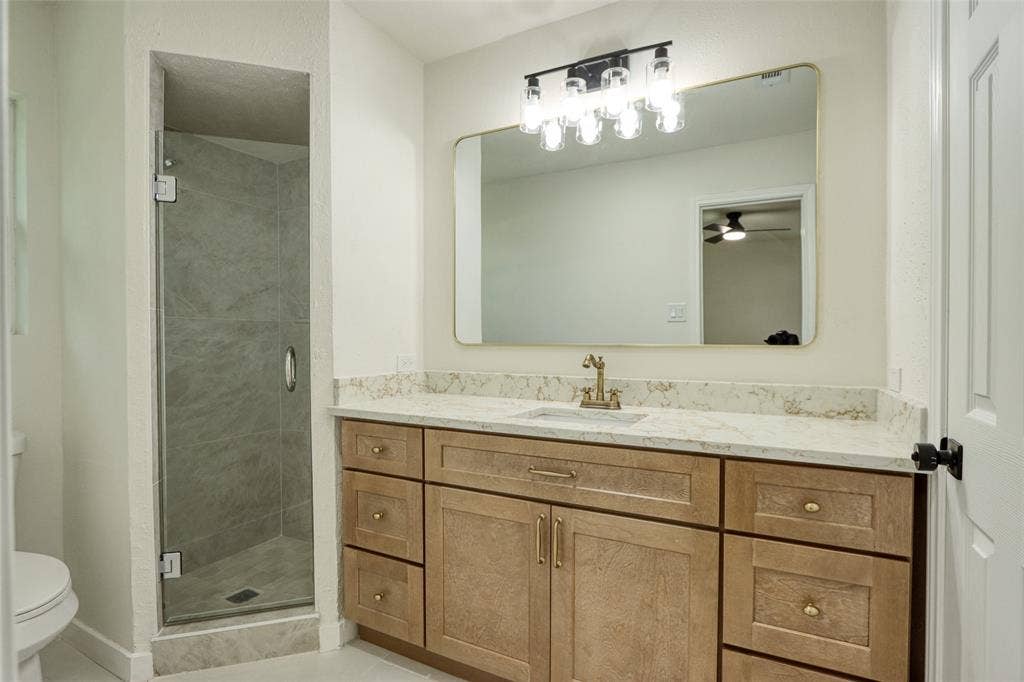 729 Oakwood Avenue, Hurst, TX 76053 729 Oakwood Avenue, Hurst, TX 76053