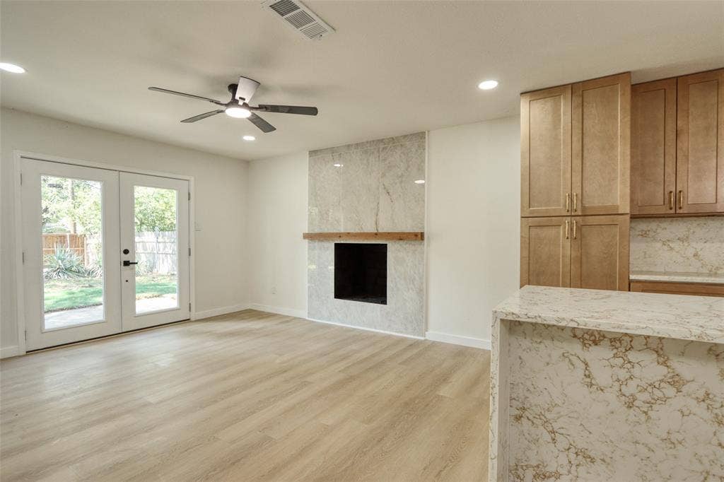 729 Oakwood Avenue, Hurst, TX 76053 729 Oakwood Avenue, Hurst, TX 76053