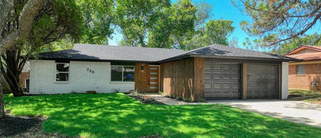 729 Oakwood Avenue, Hurst, TX 76053 729 Oakwood Avenue, Hurst, TX 76053