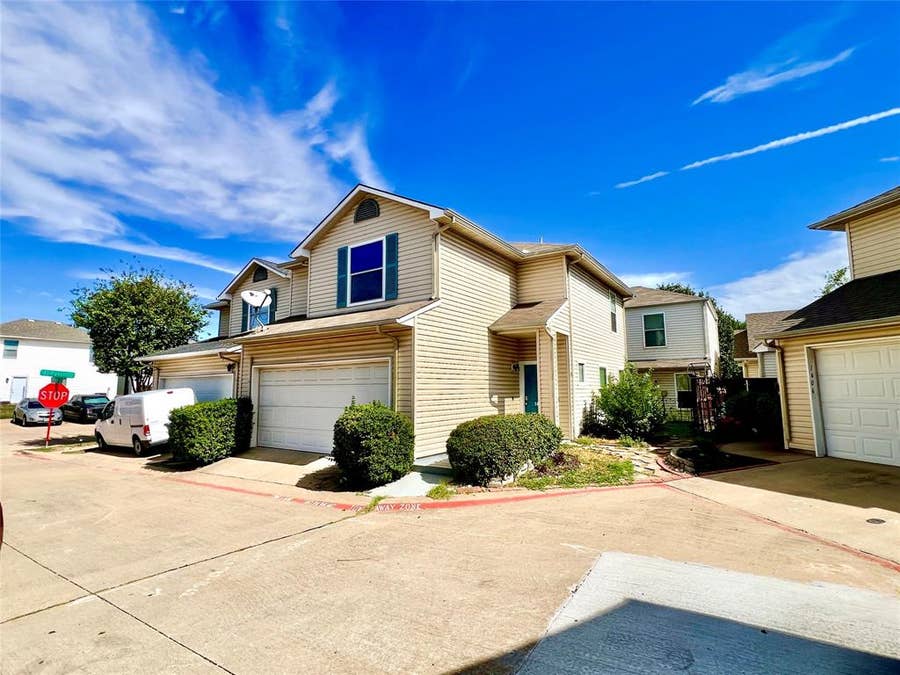 Property photo for 1404 Romo Plaza, Dallas, TX