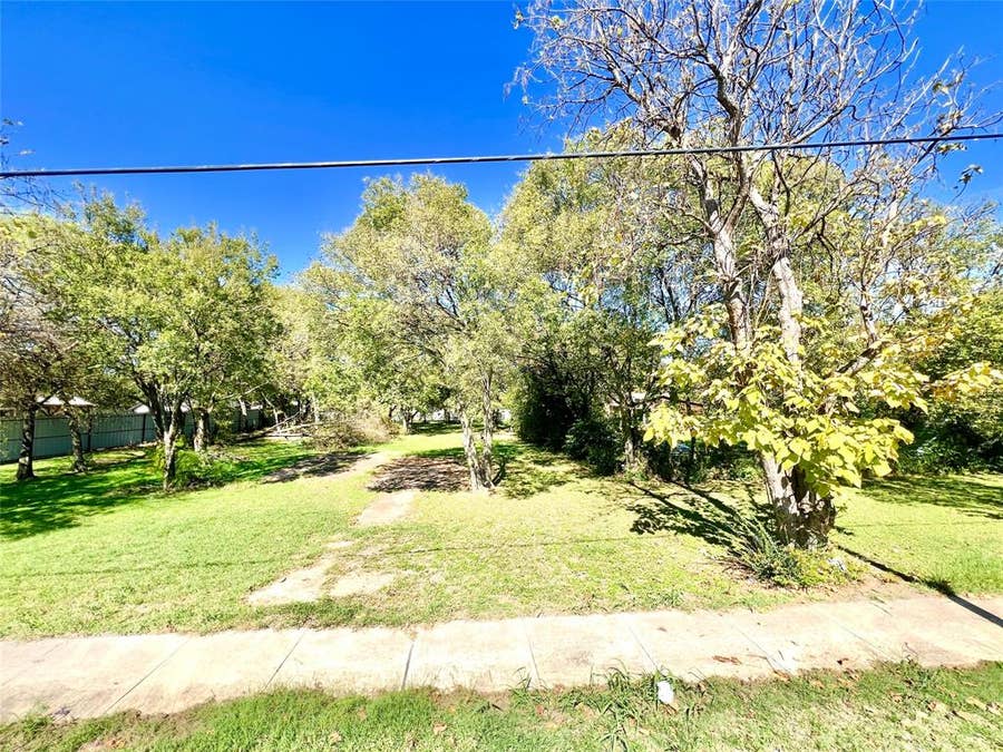 Property photo for 431 W Danieldale Road, Dallas, TX