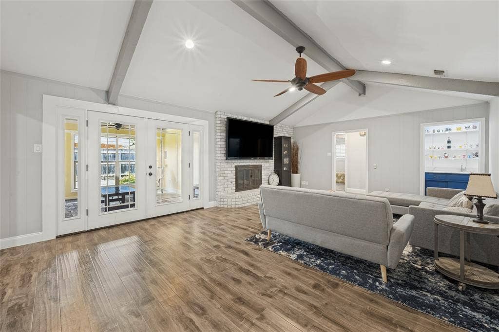 2002 Elmhurst Drive, Arlington, TX 76012