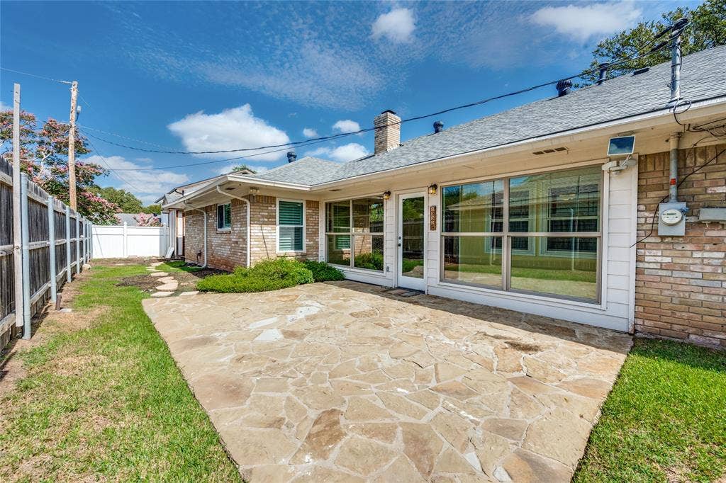 2002 Elmhurst Drive, Arlington, TX 76012