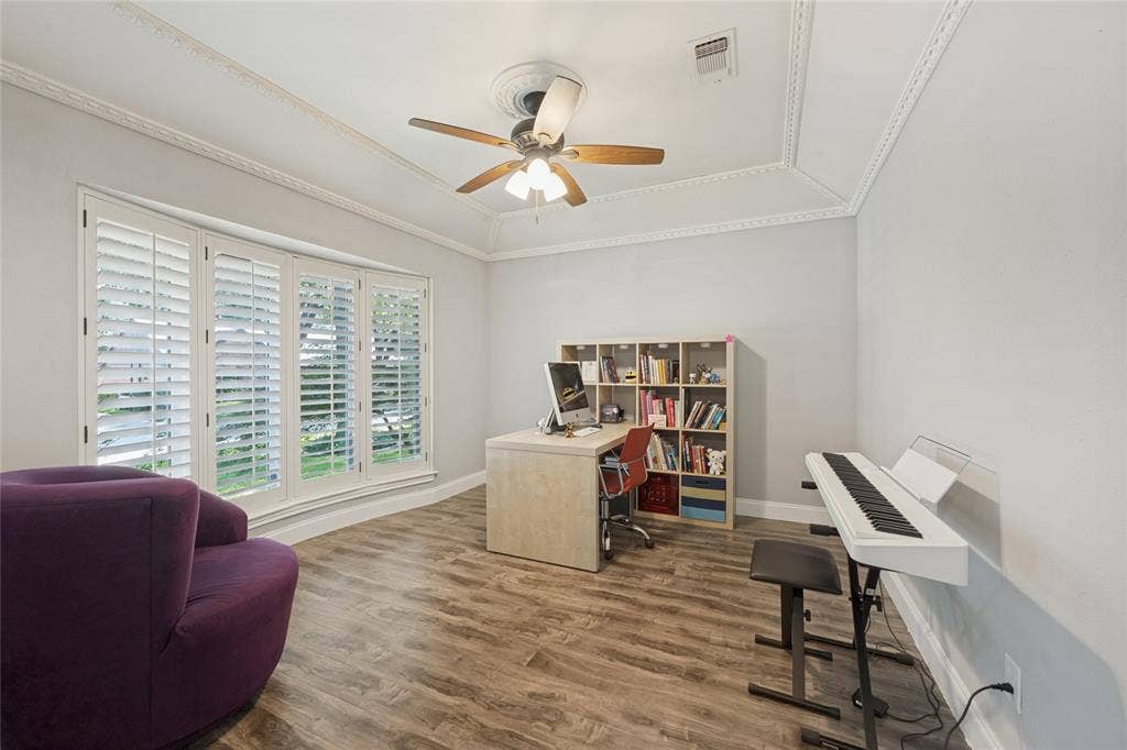 2002 Elmhurst Drive, Arlington, TX 76012