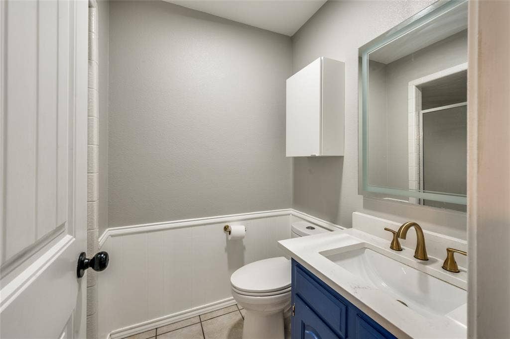 2002 Elmhurst Drive, Arlington, TX 76012