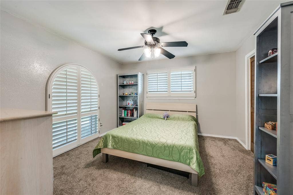 2002 Elmhurst Drive, Arlington, TX 76012