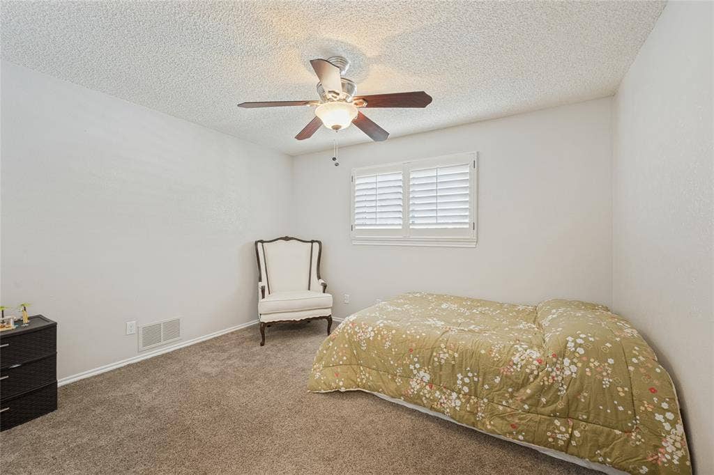 2002 Elmhurst Drive, Arlington, TX 76012