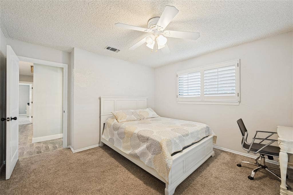 2002 Elmhurst Drive, Arlington, TX 76012