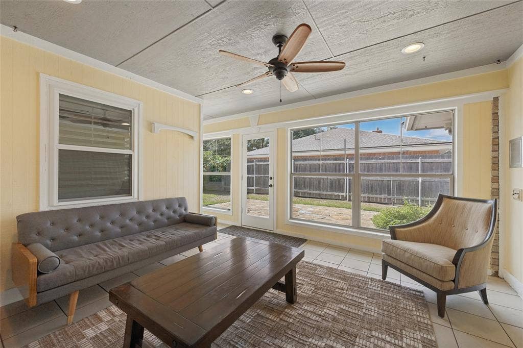 2002 Elmhurst Drive, Arlington, TX 76012
