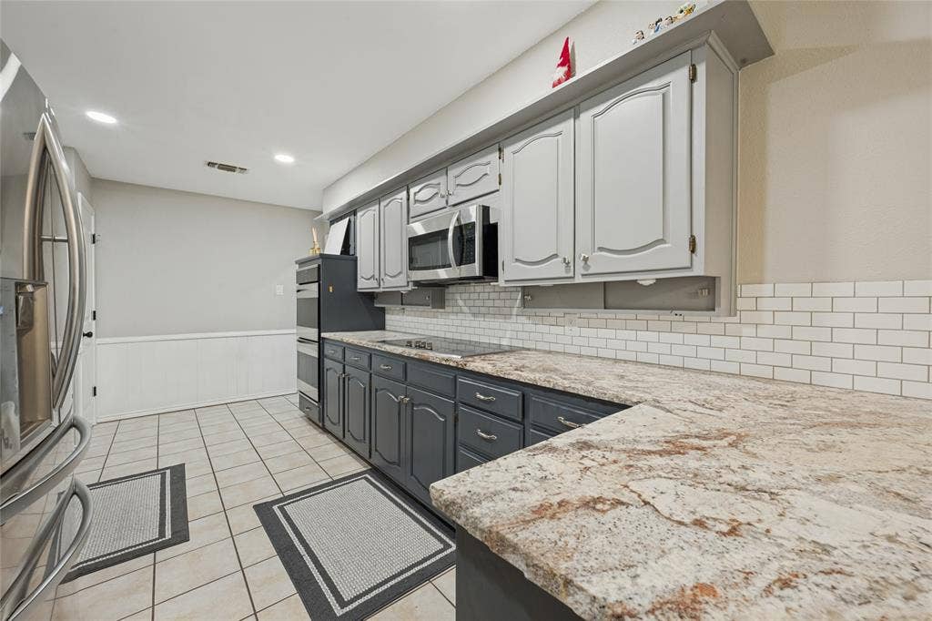 2002 Elmhurst Drive, Arlington, TX 76012