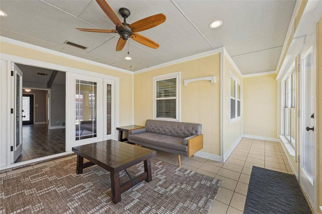 2002 Elmhurst Drive, Arlington, TX 76012