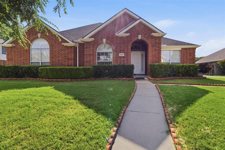 Property photo for 2707 Rocky Creek Drive, Mansfield, TX