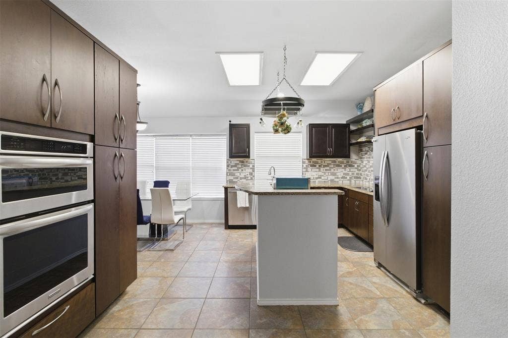 2707 Rocky Creek Drive, Mansfield, TX 76063