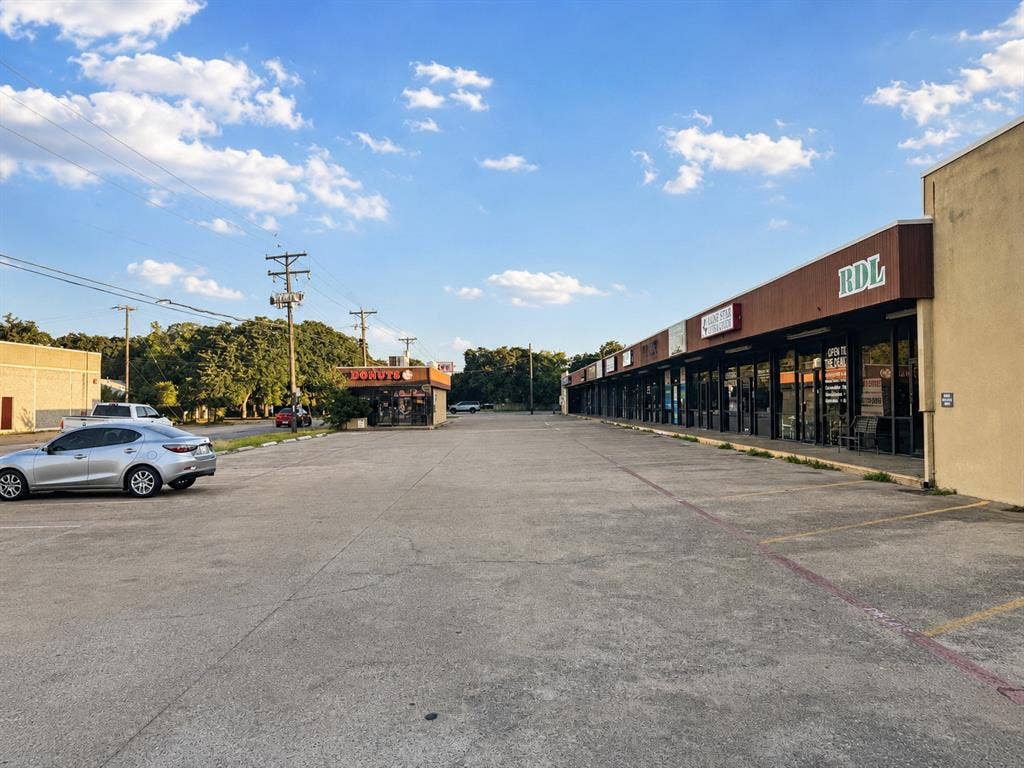 2225 Haltom Rd, Haltom City, TX 76117 2225 Haltom Rd, Haltom City, TX 76117