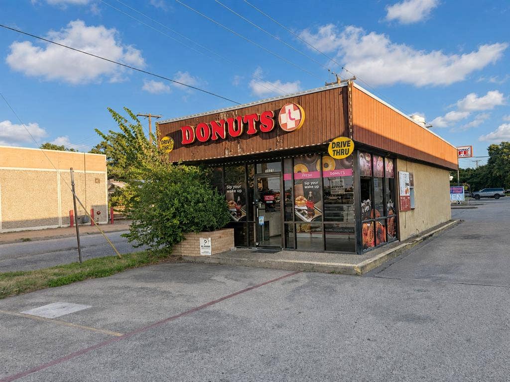 2225 Haltom Rd, Haltom City, TX 76117 2225 Haltom Rd, Haltom City, TX 76117