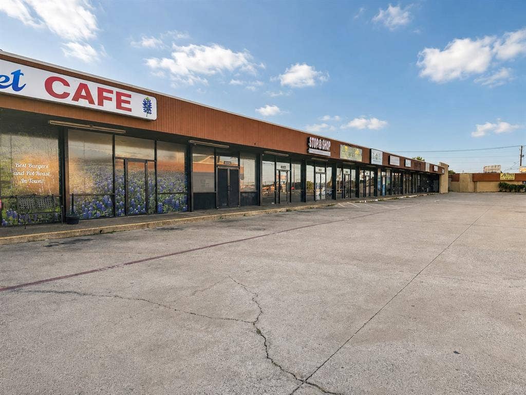 2225 Haltom Rd, Haltom City, TX 76117 2225 Haltom Rd, Haltom City, TX 76117