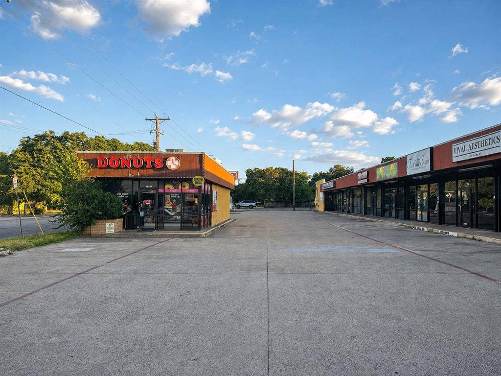 2225 Haltom Rd, Haltom City, TX 76117 2225 Haltom Rd, Haltom City, TX 76117