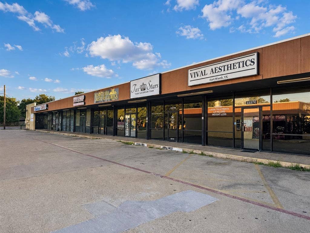 2225 Haltom Rd, Haltom City, TX 76117 2225 Haltom Rd, Haltom City, TX 76117