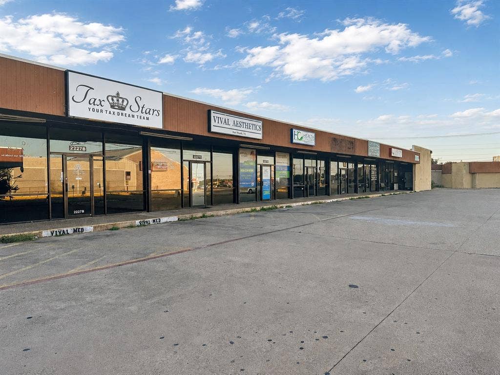 2225 Haltom Rd, Haltom City, TX 76117 2225 Haltom Rd, Haltom City, TX 76117