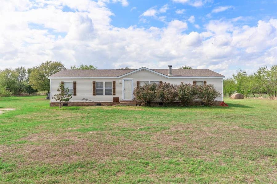 Property photo for 6210 Armadillo Drive, Kemp, TX