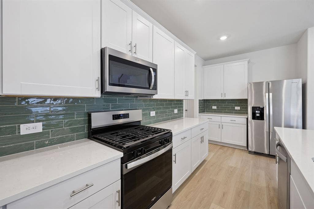 6004 Timberhurst Drive, Princeton, TX 75071 Photo is not of the actual home, but is an inspirational photo of builder’s model home and may depict options, furnishings, and/or decorator features that are not included.