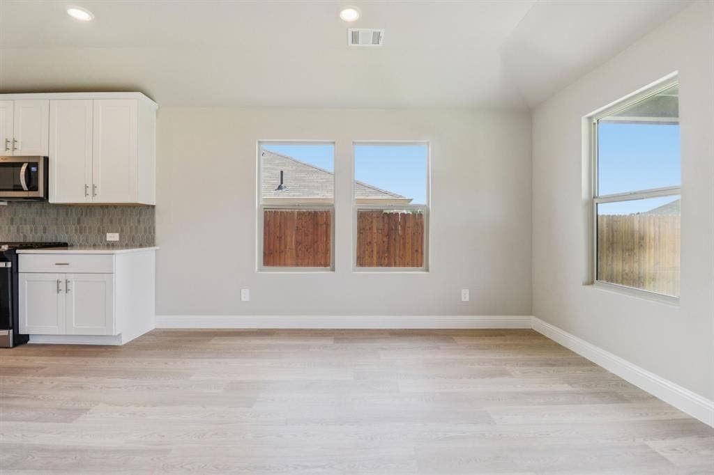 6002 Timberhurst Drive, Princeton, TX 75071 Photo is not of the actual home, but is an inspirational photo of builder’s model home and may depict options, furnishings, and/or decorator features that are not included.