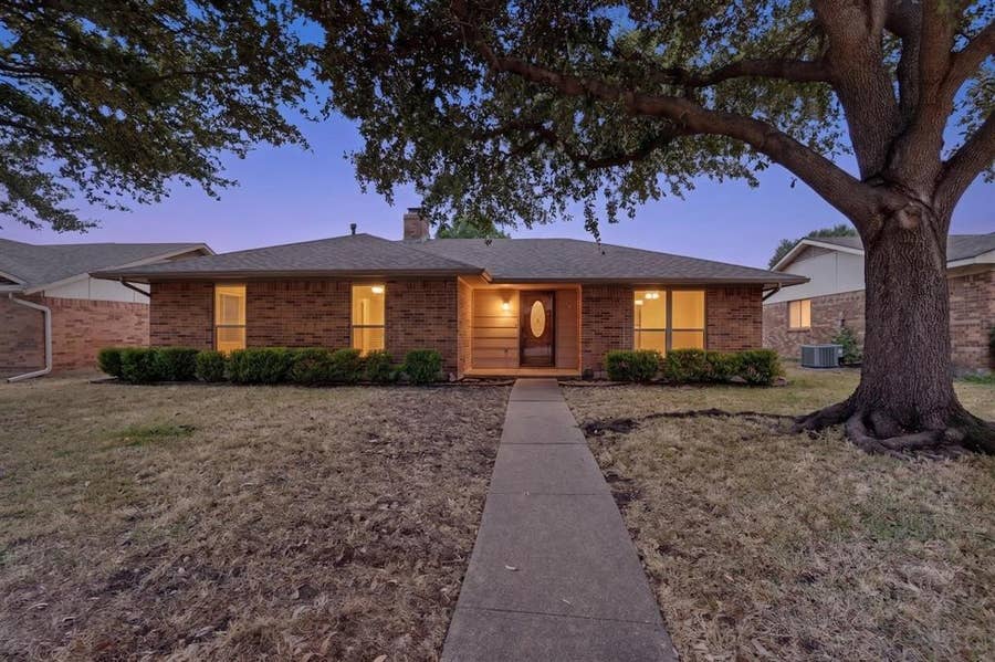 Property photo for 2009 Glencrest Lane, Garland, TX