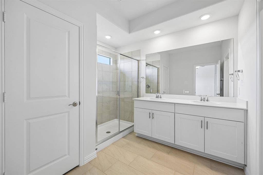 2118 Cottongrass Drive, Sherman, TX 75092 Photo is not of the actual home, but is an inspirational photo of builder’s model home and may depict options, furnishings, and/or decorator features that are not included.