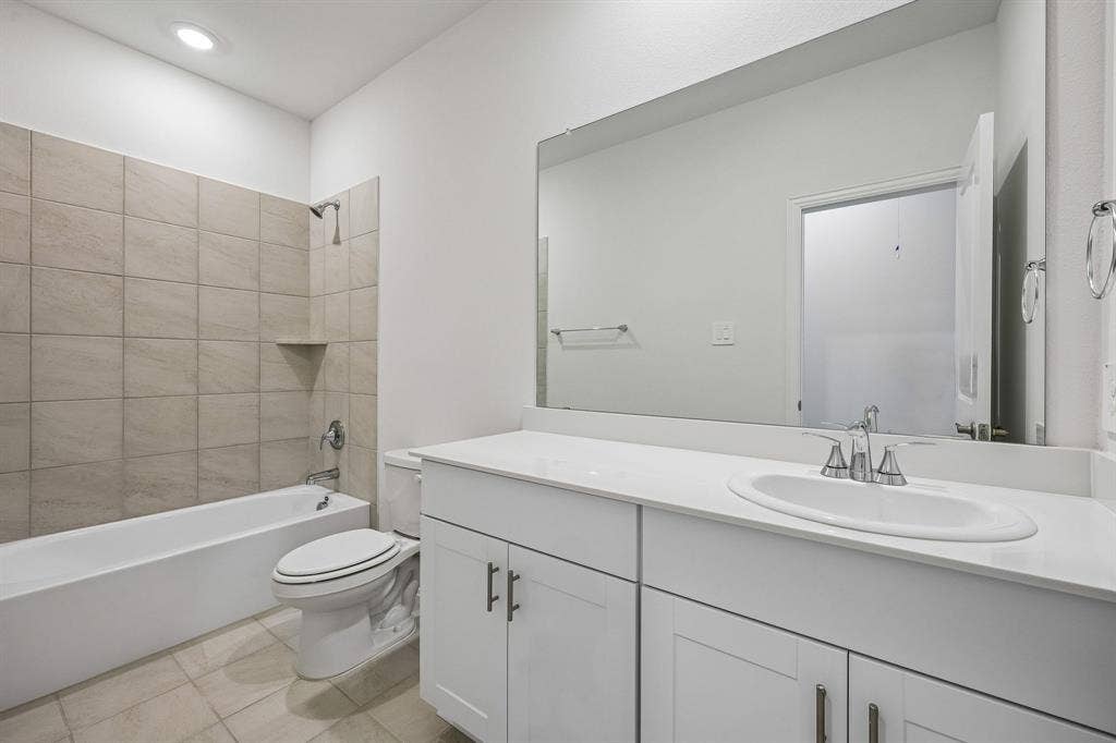 2118 Cottongrass Drive, Sherman, TX 75092 Photo is not of the actual home, but is an inspirational photo of builder’s model home and may depict options, furnishings, and/or decorator features that are not included.