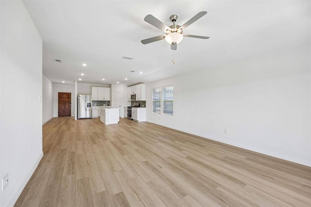 2118 Cottongrass Drive, Sherman, TX 75092 Photo is not of the actual home, but is an inspirational photo of builder’s model home and may depict options, furnishings, and/or decorator features that are not included.