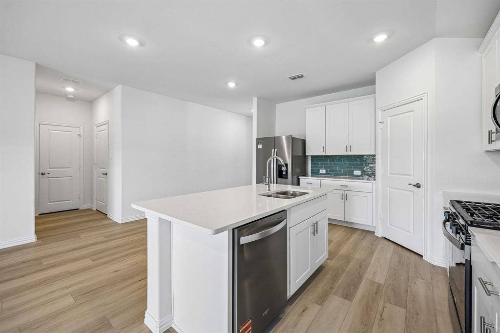2118 Cottongrass Drive, Sherman, TX 75092 Photo is not of the actual home, but is an inspirational photo of builder’s model home and may depict options, furnishings, and/or decorator features that are not included.